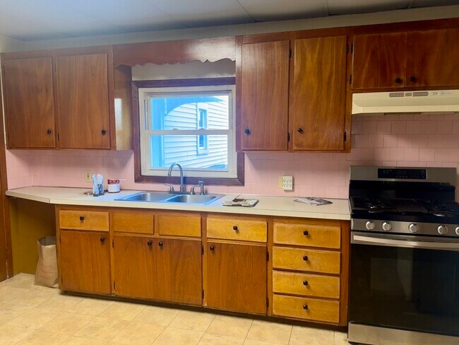 Building Photo - 148 Maxfield St