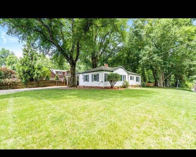 Building Photo - 4326 Castleton Rd