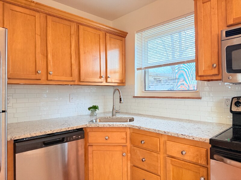 Building Photo - 4540 Victor Ave