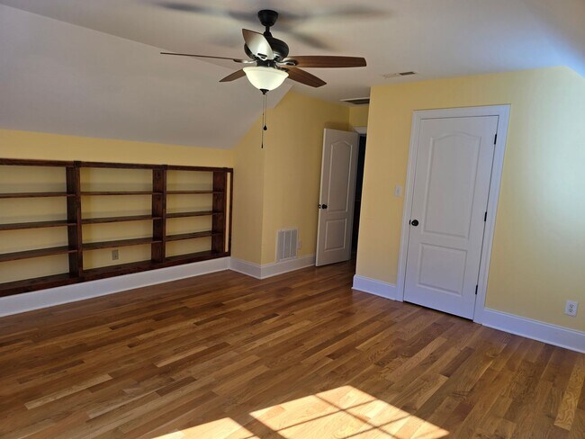 Building Photo - 3653 Pleasants Ridge Dr