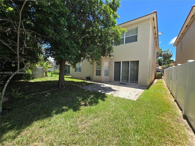 Building Photo - 1750 NE 37th Pl