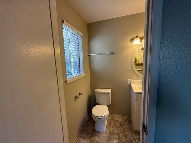 Building Photo - Recently updated single story home in Mode...