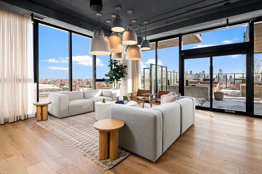 Building Photo - 513 S Damen Ave