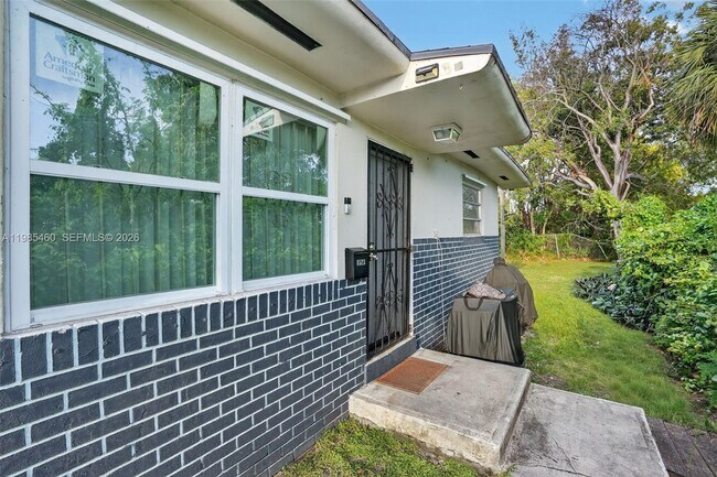 Building Photo - 4521 NW 14th Ave