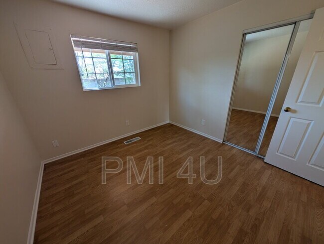 Building Photo - 4225 Penelope Pl NE