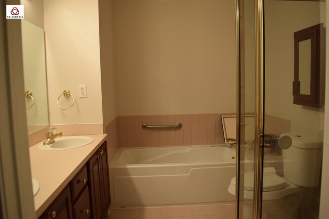 Building Photo - 1566 Heron Cir