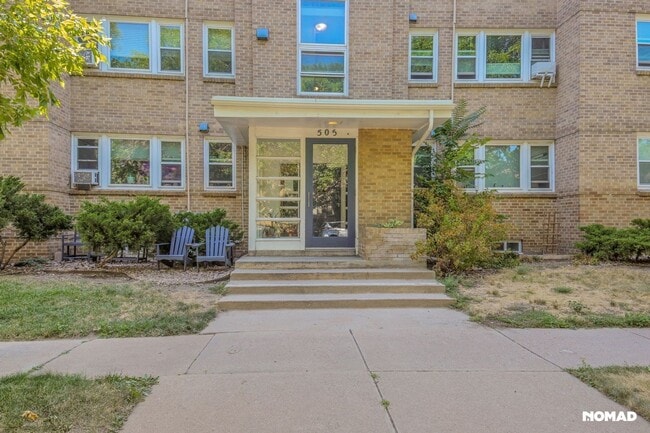 Building Photo - Charming 2BR Condo in Denver