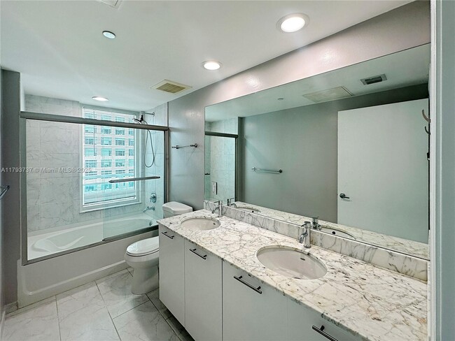 Building Photo - 951 Brickell Ave