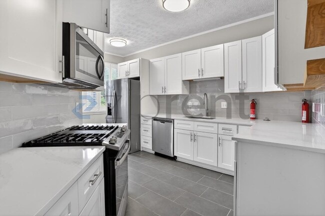 Building Photo - 484 Fraser St SE