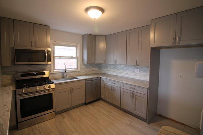 Building Photo - 410 72nd St