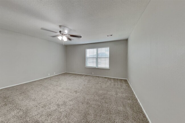 Building Photo - 14906 Sugarhollow Dr