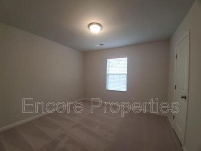 Building Photo - 208 Abercorn Way