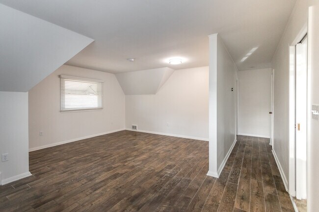 Building Photo - 440 Alter Rd
