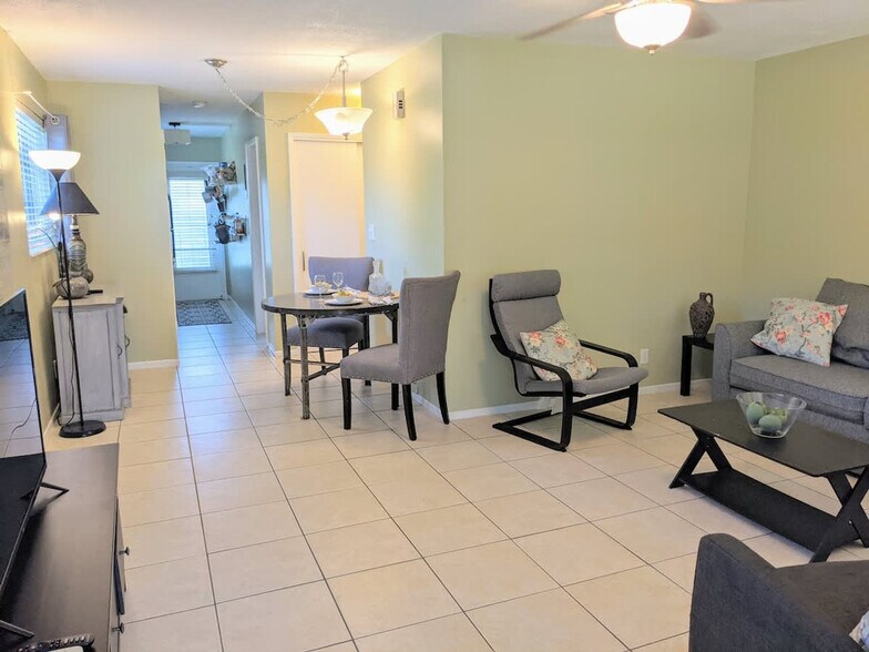 Building Photo - 2225 NE 14th Ave