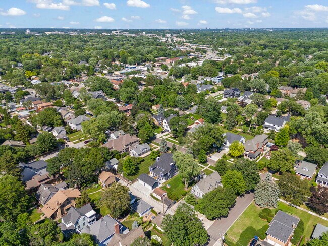 Building Photo - 715 N Brainard St