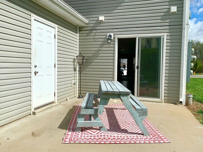 Building Photo - 364 Sam Houston Cir