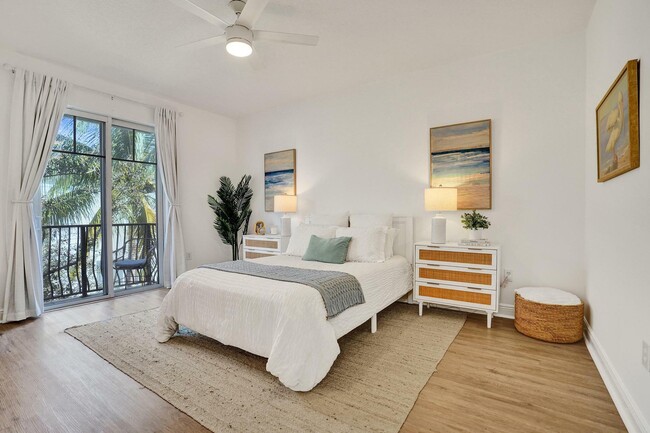 Building Photo - 642 NW 38th Cir