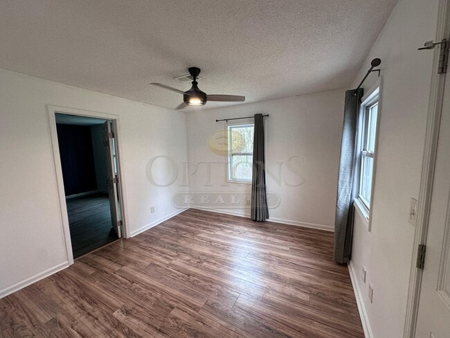 Building Photo - 3 Bedroom Home in Oakland City