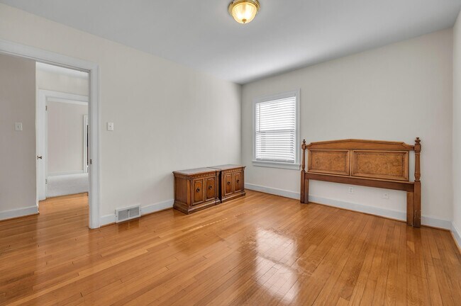 Building Photo - 538 Chinoe Rd