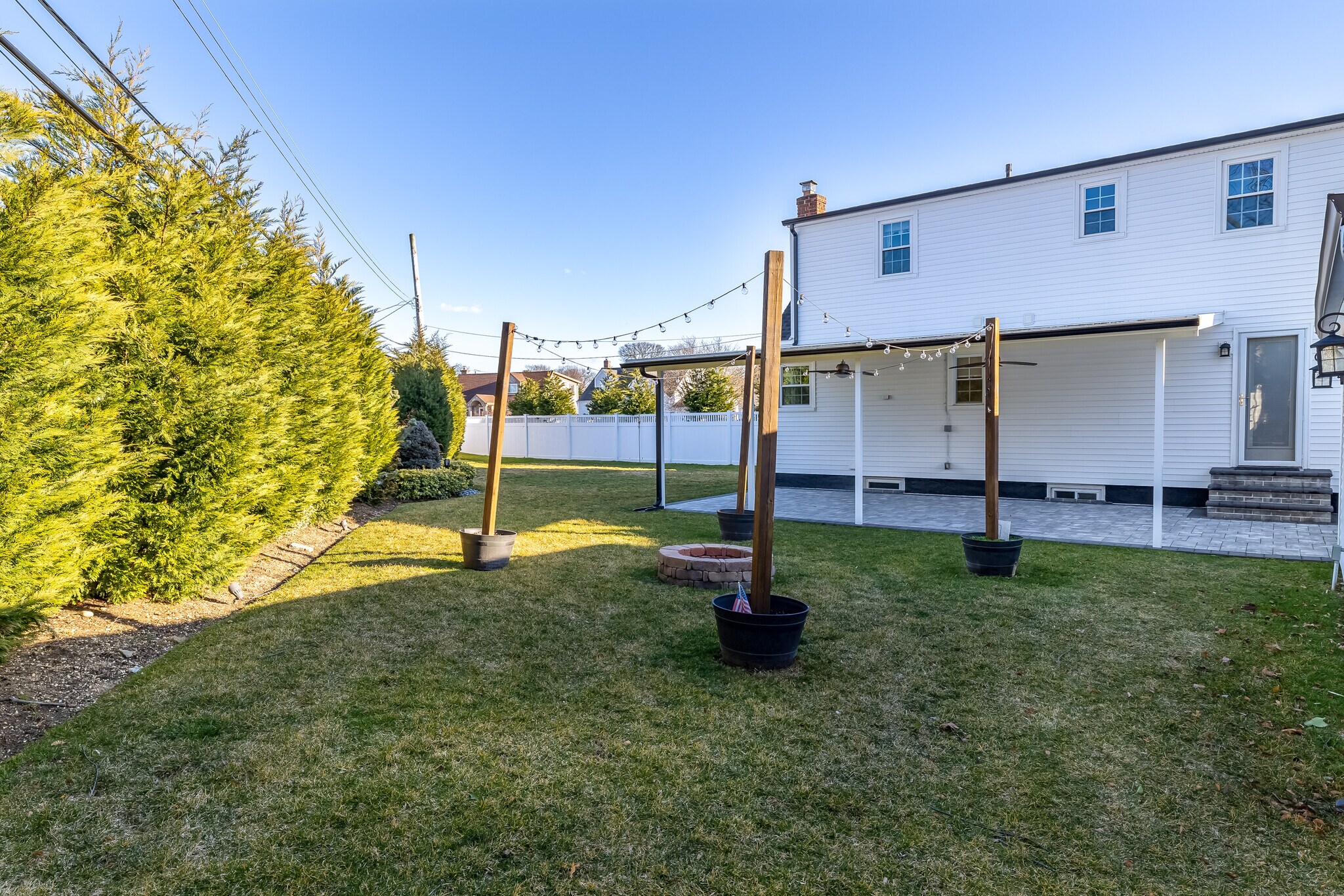 Building Photo - 762 Caryl St