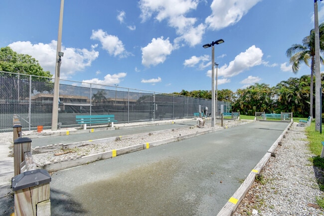 Building Photo - 662 Saxony Trail