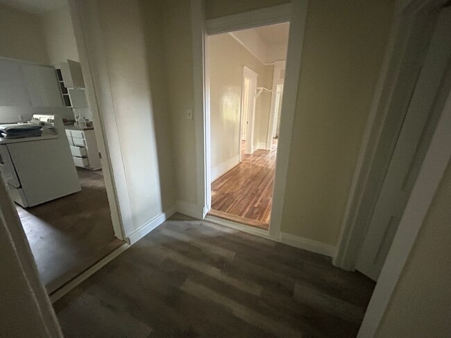 Building Photo - 5 bedroom 1.5 bath