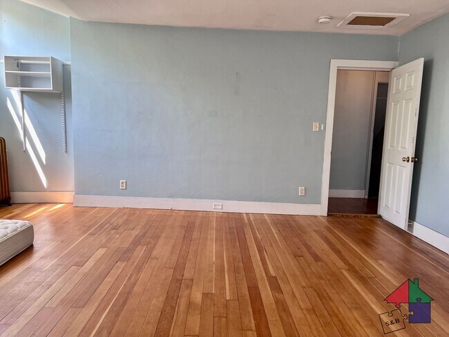 Building Photo - 88 Buell St