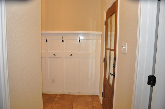 Building Photo - 5603 Drury Ln