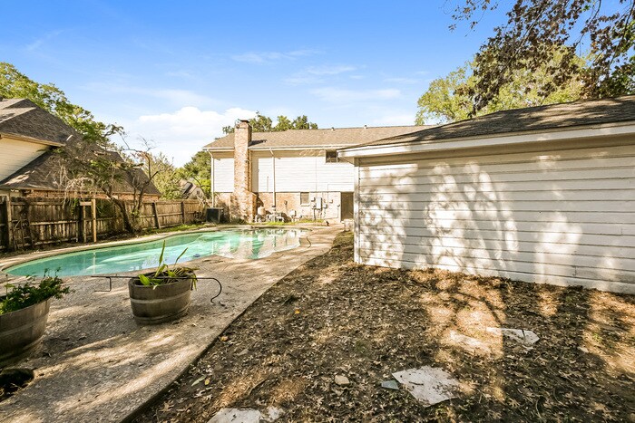 Building Photo - 10719 Idlebrook Dr