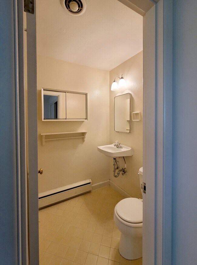 Building Photo - 900 East Prospect Street, Unit 15