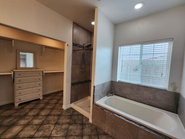 Building Photo - Single Story with Casita