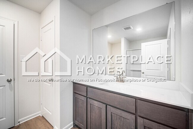 Building Photo - 904 Crimson Wolf Rd