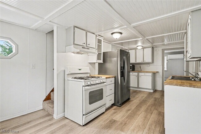 Building Photo - 5425 Ohio St