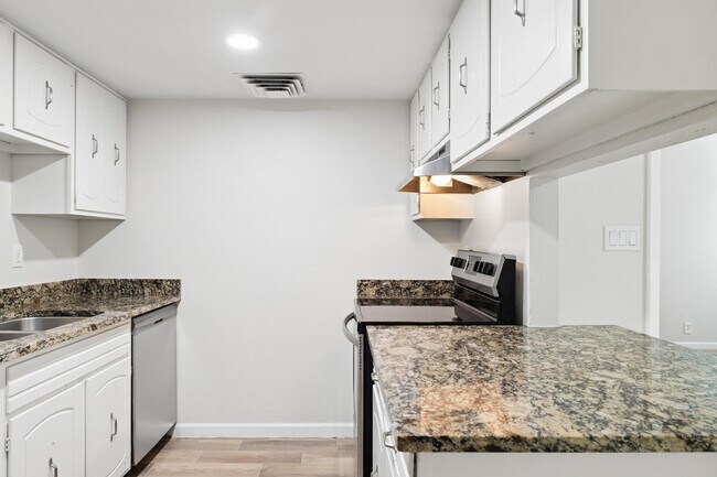 Building Photo - 6816 N 35th Ave