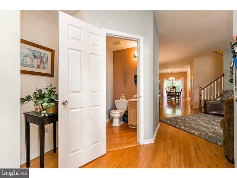 Building Photo - 556 Cork Cir