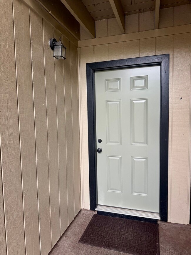 Building Photo - Nicely updated 2-bedroom 1-bath apartment in Auburn!
