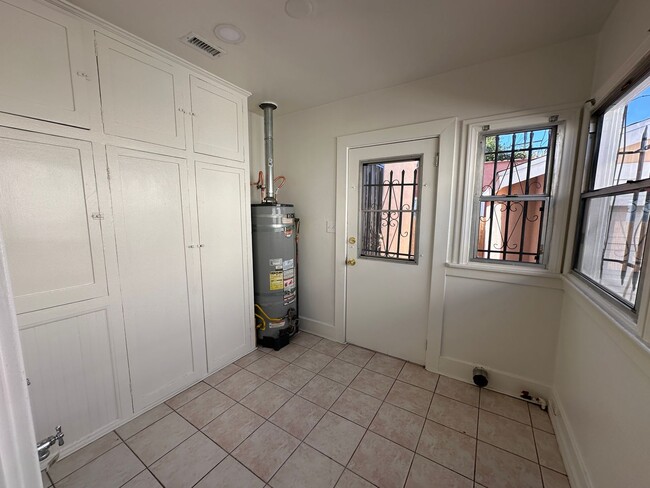 Building Photo - GORGEOUS Los Feliz PRIME 3 Bed Home for Lease NOW Limited Showings!!!