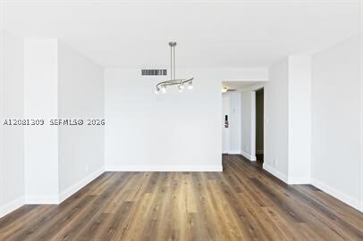 Building Photo - 2500 Parkview Dr