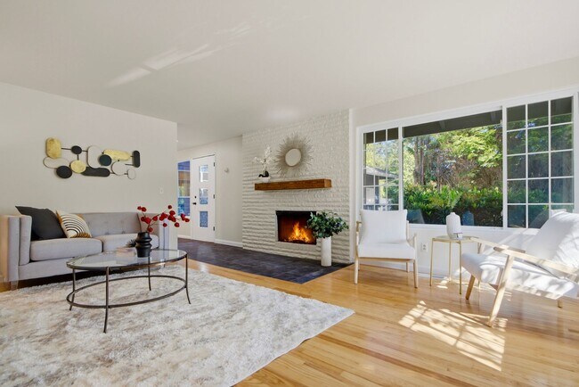 Building Photo - Pet-Friendly Rambler with Modern Updates and Great Layout