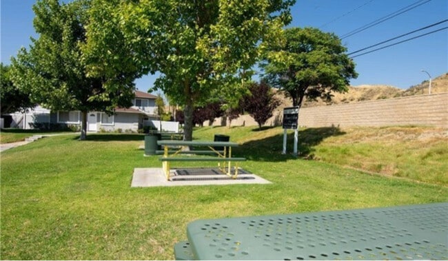 Building Photo - 28014 Robin Ave