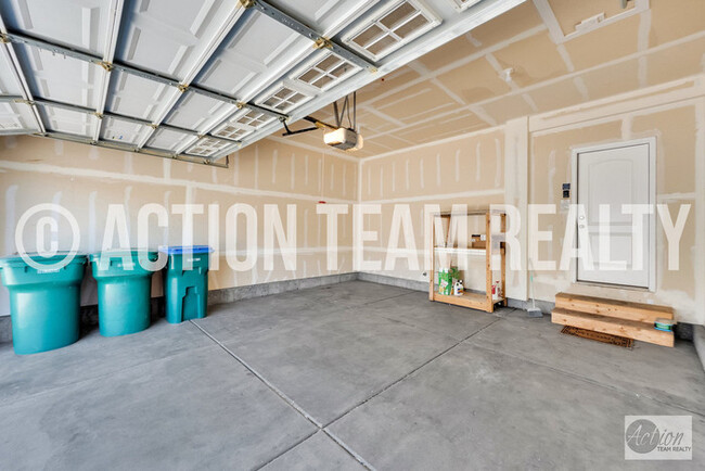 Building Photo - Row End Townhome in Orem!
