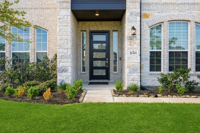 Building Photo - 21303 Shore Arbor Ln