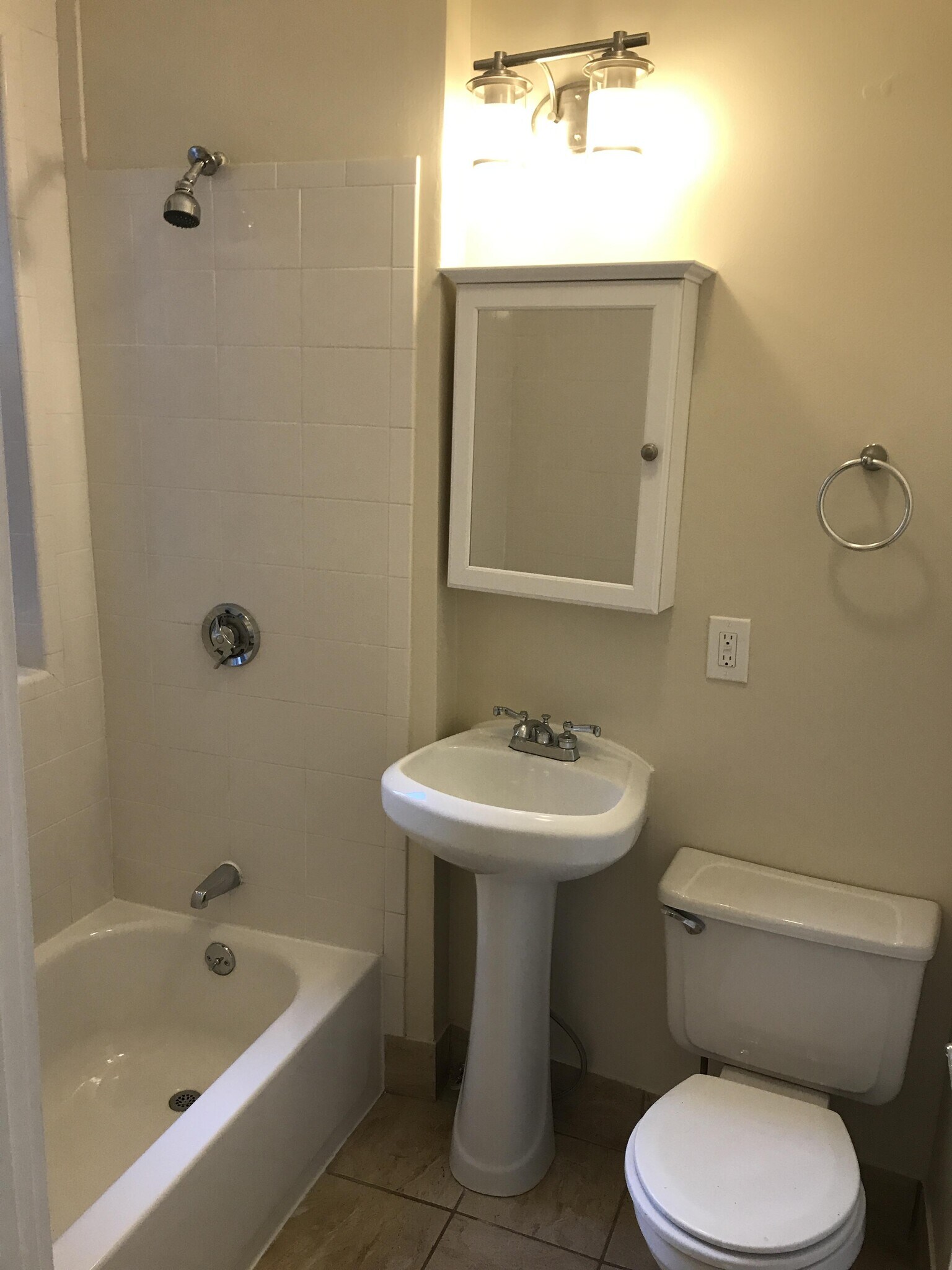 Building Photo - 882 Huntington Ave