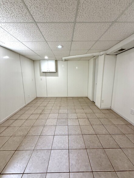 Building Photo - 975 MacArthur St