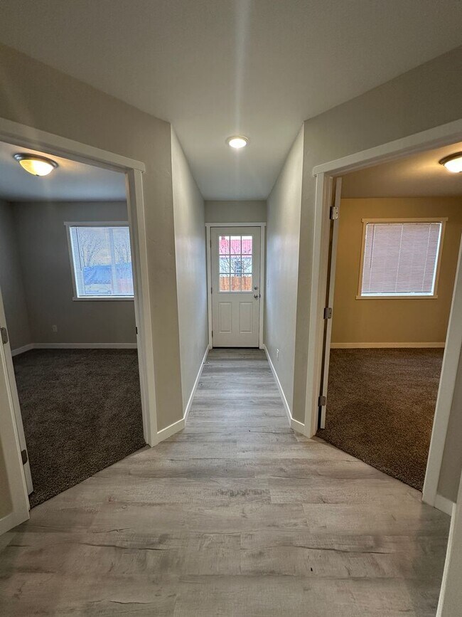Building Photo - Brand New & Inviting 2 Bedroom, 2 Bathroom Unit in St. Anthony! ($200 OFF FIRST MONTHS RENT!!!)