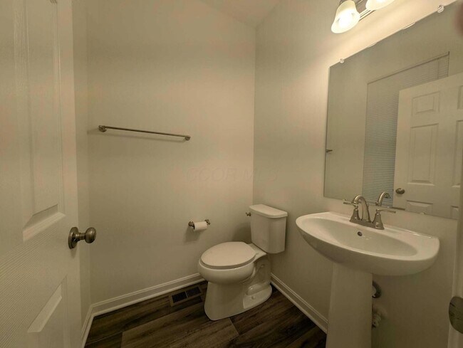 Building Photo - 8246 Woodstar Dr