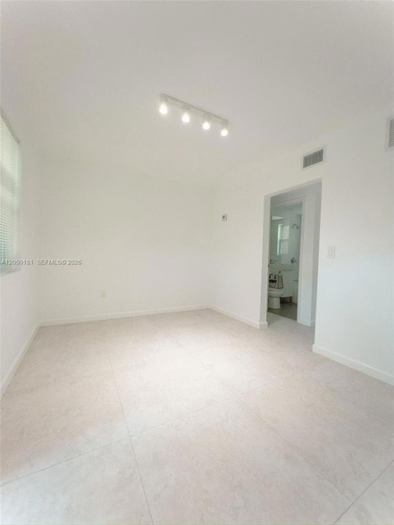 Building Photo - 3676 Oak Ave