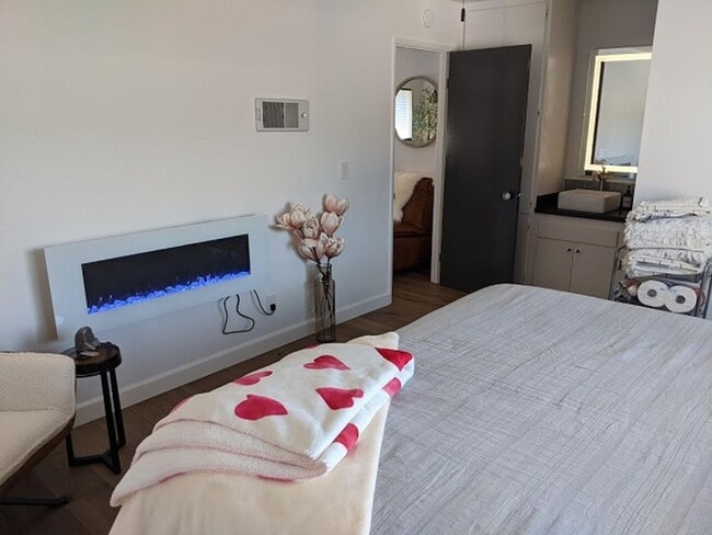 Building Photo - 1 Bedroom-1 Bathroom Single Story Condo in the La Mesa Village