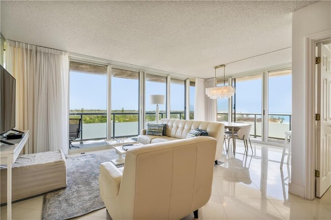 Building Photo - 3554 Ocean Dr