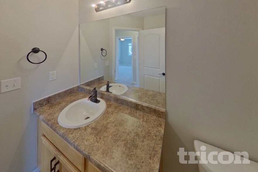 Building Photo - 6227 San Mateo Dr